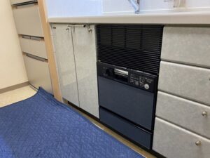 神奈川のキッチン取付け隊　シンク下食洗機リフォーム　施工前
